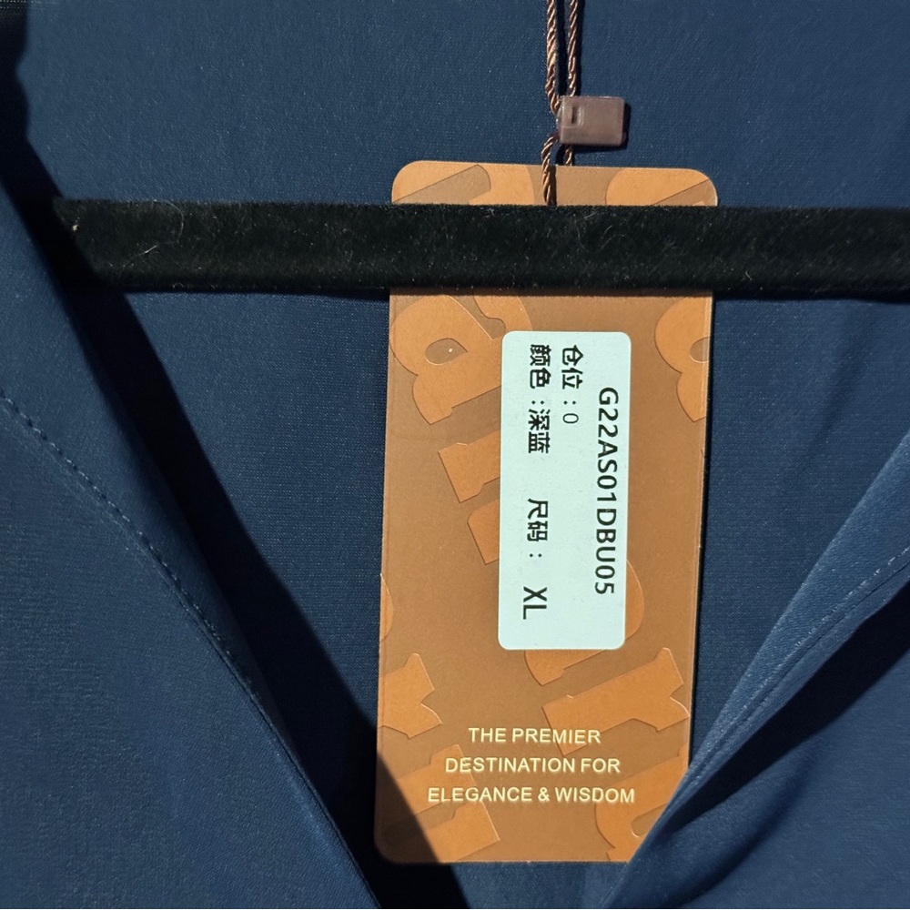 NWT Gaharu Navy Women's Collared Top - Picture 3 of 7